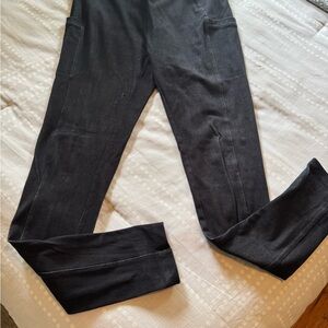 KAVU black leggings/ in good used condition.